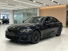 2022 BMW 3 Series 325i M Sport Dark, чёрный — фото 1