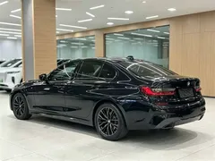 2022 BMW 3 Series 325i M Sport Dark, чёрный — фото 4
