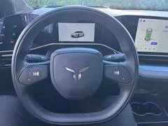 2025 Hongqi EH7 640 4WD — фото 20