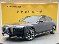 2023 BMW 7 Series 740Li Leading Luxury Package, чёрный — фото 1