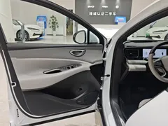 2025 BYD Sealion 06 DM-i PHEV 205 Plus, белый — фото 4