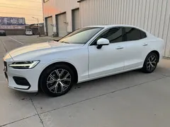 2023 Volvo S60 B4 Luxury, белый — фото 1