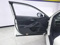 2019 Toyota Avalon Hybrid 2.5L Luxury, белый — фото 7