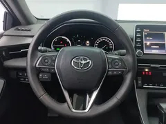 2019 Toyota Avalon Hybrid 2.5L Luxury, белый — фото 15