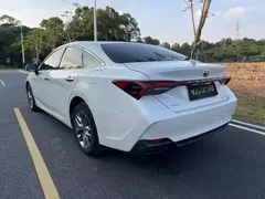 2019 Toyota Avalon Hybrid 2.5L Luxury, белый — фото 4