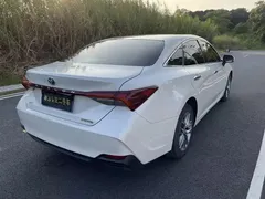 2019 Toyota Avalon Hybrid 2.5L Luxury, белый — фото 6