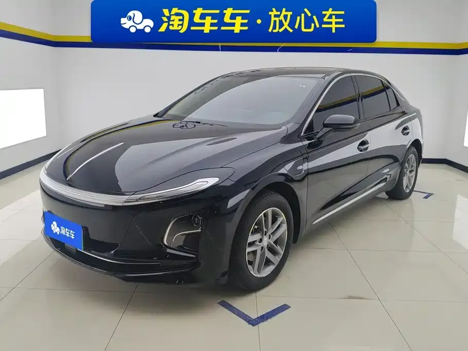 2025 Hongqi E-QM5 500km Travel