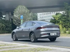 2023 BYD Qin PLUS Champion DM-i PHEV 55KM Leading — фото 4