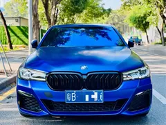 2022 BMW 5 Series 540i Fashion M Sport Package, синий — фото 2