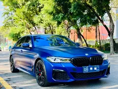 2022 BMW 5 Series 540i Fashion M Sport Package, синий — фото 3