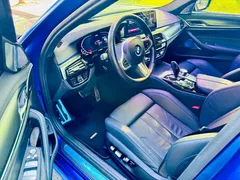 2022 BMW 5 Series 540i Fashion M Sport Package, синий — фото 4