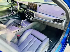 2022 BMW 5 Series 540i Fashion M Sport Package, синий — фото 6
