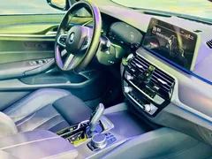 2022 BMW 5 Series 540i Fashion M Sport Package, синий — фото 14