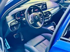 2022 BMW 5 Series 540i Fashion M Sport Package, синий — фото 15