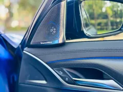 2022 BMW 5 Series 540i Fashion M Sport Package, синий — фото 18