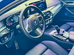 2022 BMW 5 Series 540i Fashion M Sport Package, синий — фото 20