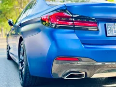 2022 BMW 5 Series 540i Fashion M Sport Package, синий — фото 27