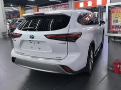 2023 Toyota Highlander 2.5L Hybrid 4WD Premium 7-seat, белый — фото 3