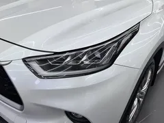 2023 Toyota Highlander 2.5L Hybrid 4WD Premium 7-seat, белый — фото 5