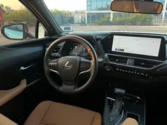 2022 Lexus UX 260h, белый — фото 10