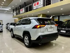 2023 Toyota RAV4 2.0L CVT 2WD, белый — фото 7
