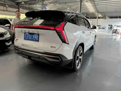2023 Geely Atlas L 1.5TD DCT Premium, белый — фото 5