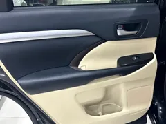 2021 Toyota Highlander 2.0T 4WD Elite 7-seat, чёрный — фото 24