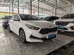 2021 Kia Cerato 1.5L CVT Fashion, белый — фото 3