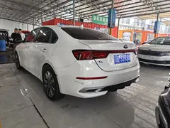 2021 Kia Cerato 1.5L CVT Fashion, белый — фото 9