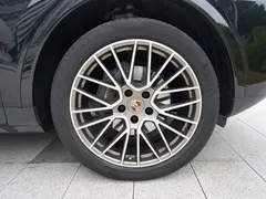 2023 Porsche Cayenne 3.0T Platinum Edition, чёрный — фото 4