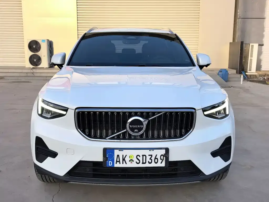 2024 Volvo XC40 Luxury