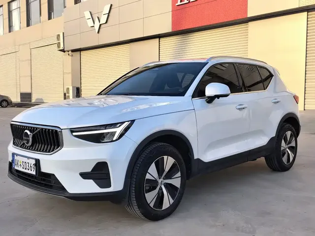 2024 Volvo XC40 Luxury