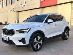 2024 Volvo XC40 Luxury, белый — фото 2