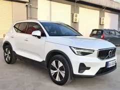2024 Volvo XC40 Luxury, белый — фото 3