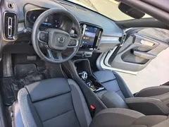 2024 Volvo XC40 Luxury, белый — фото 5