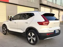 2024 Volvo XC40 Luxury, белый — фото 7
