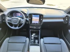 2024 Volvo XC40 Luxury, белый — фото 9