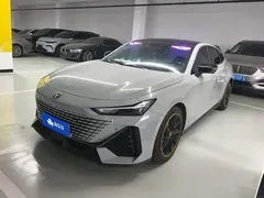 2023 Changan UNI-V 1.5T Premium — фото 1