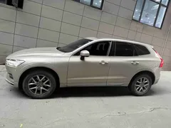 2021 Volvo XC60 4WD Luxury — фото 3