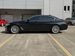 2022 BMW 5 Series 525Li Luxury Package, чёрный — фото 6