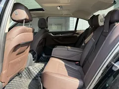 2022 BMW 5 Series 525Li Luxury Package, чёрный — фото 8