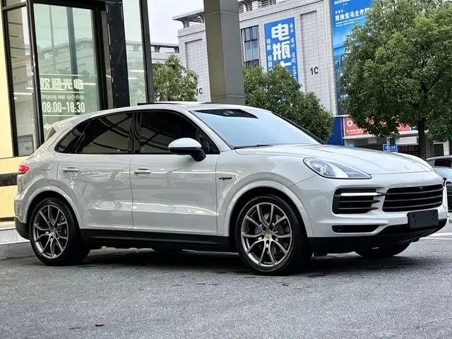 2023 Porsche Cayenne E-Hybrid 2.0T PHEV Platinum