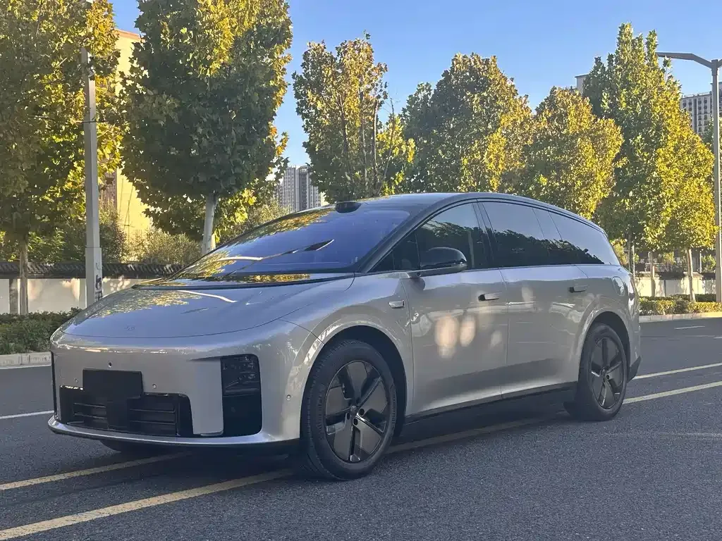 2025 Li Auto i8 Standard