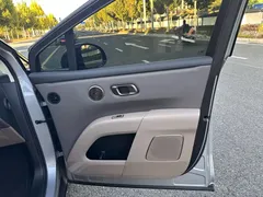 2025 Li Auto i8 Standard — фото 12