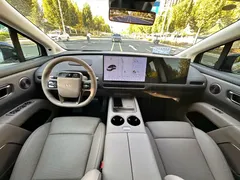2025 Li Auto i8 Standard — фото 13
