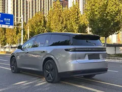 2025 Li Auto i8 Standard — фото 18