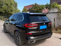 2021 BMW X5 xDrive40i M Sport Package, чёрный — фото 2