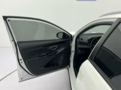 2022 Toyota Yaris L Zhixuan X 1.5L CVT Luxury Plus, белый — фото 14
