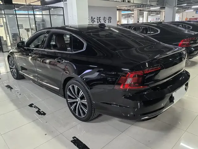 2023 Volvo S90