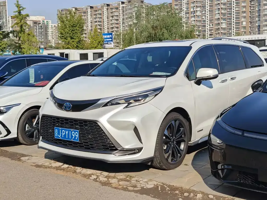 2023 Toyota Granvia 2.5L Hybrid Premium Plus